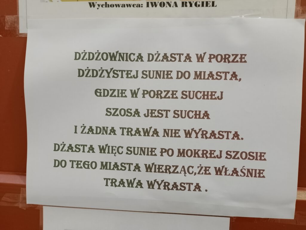 Międzynawowy Dzień Łamańców Językowych. Na zdjęciu kartka z łamańcem językowym. 