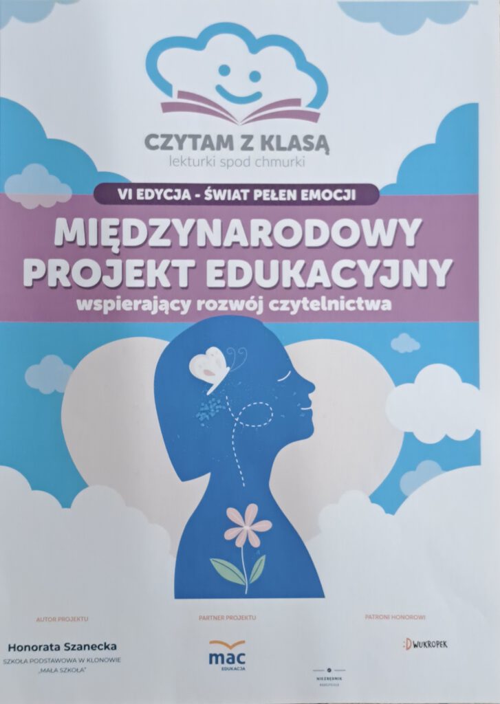 Plakat przedstawia biały napis Międzynarodowy Projekt Edukacyjny wspierający rozwój czytelnictwa na fioletowym tle. W dalszej części plakatu widać niebieską dziewczęcą twarz na tle żółtego serca i biało-niebieskich chmur