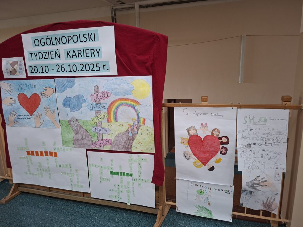 Przedstawia napis Ogólnopolski Tydzień Kariery na niebieskim tle oraz kolorowe prace uczniów. Czerwone serce i wyciągnięte dłonie oraz drogowskaz z napisami szacunek i zaufanie. Na samym dole wyrazy dotyczące Kariery.