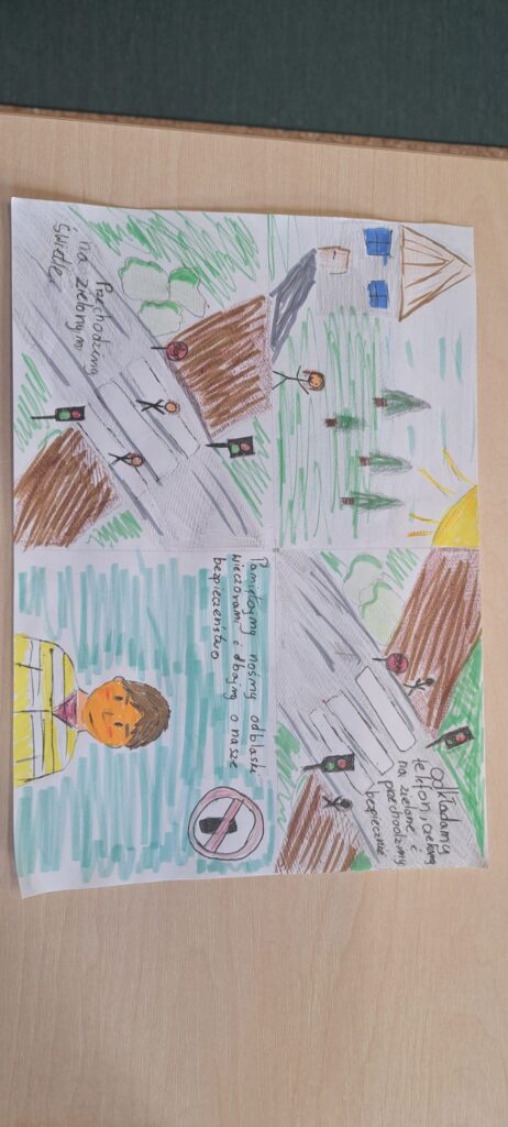 Odblaskowa szkoła 2025- komiksy uczniów. Na zdjęciu komiksy wykonane ręcznie prze uczniów w formie obrazkowej na temat bezpieczeństwa w ruchu drogowym, przy przechodzeniu przez jednię i stosowania zasad ruchu drogowego. 