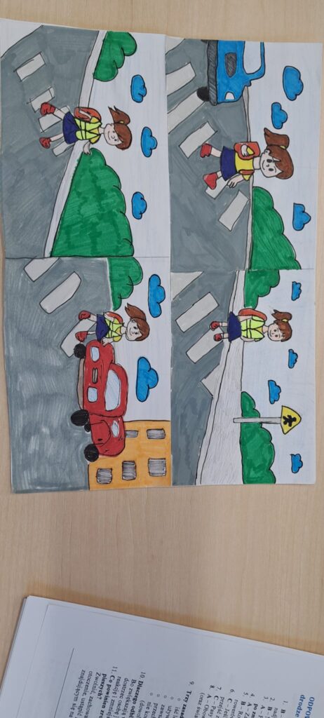 Odblaskowa szkoła 2025- komiksy uczniów. Na zdjęciu komiksy wykonane ręcznie prze uczniów w formie obrazkowej na temat bezpieczeństwa w ruchu drogowym, przy przechodzeniu przez jednię i stosowania zasad ruchu drogowego. 
